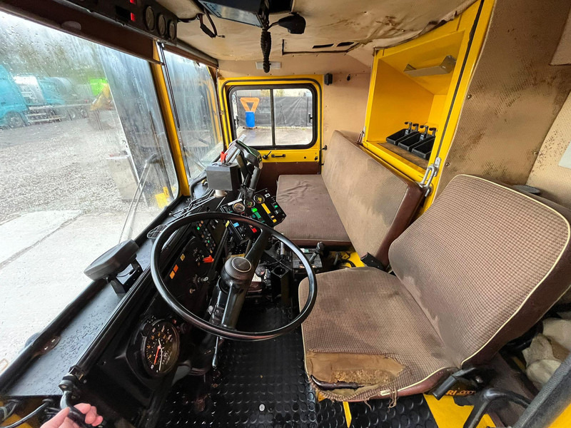 Zakup MAN DAF 14.440 4x4 Rosenbauer R280HN2 / 2800 l/min - 15 bar / 300 l/min - 40 bar / tanks 178 + 1546 l MAN DAF 14.440 4x4 Rosenbauer R280HN2 / 2800 l/min - 15 bar / 300 l/min - 40 bar / tanks 178 + 1546 l: slika Zakup MAN DAF 14.440 4x4 Rosenbauer R280HN2 / 2800 l/min - 15 bar / 300 l/min - 40 bar / tanks 178 + 1546 l MAN DAF 14.440 4x4 Rosenbauer R280HN2 / 2800 l/min - 15 bar / 300 l/min - 40 bar / tanks 178 + 1546 l
