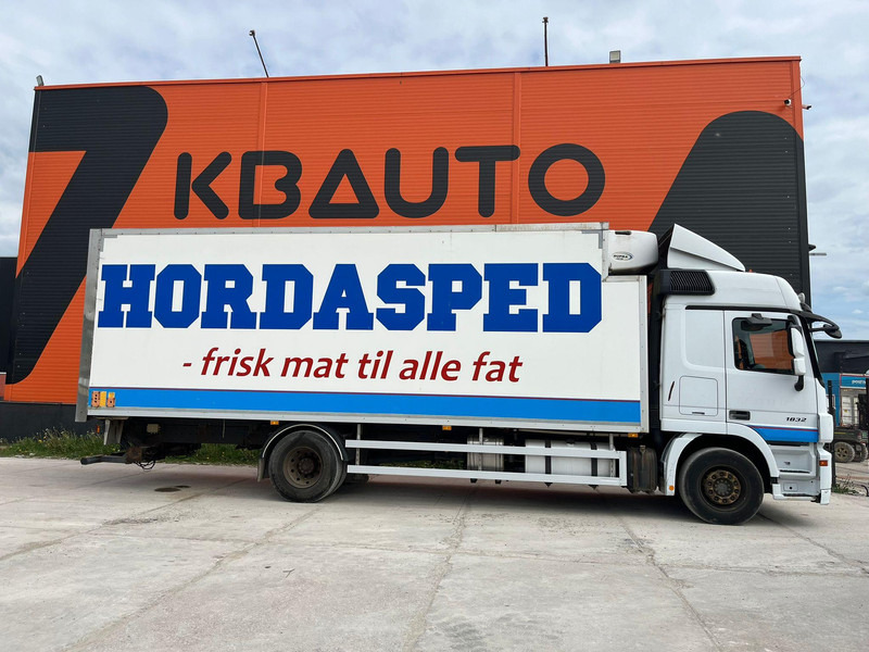 Mercedes-Benz Actros 1832 4x2 SUPRA 850 Mt / BOX L=8226 mm - Kamion hladnjača: slika Mercedes-Benz Actros 1832 4x2 SUPRA 850 Mt / BOX L=8226 mm - Kamion hladnjača Mercedes-Benz Actros 1832 4x2 SUPRA 850 Mt / BOX L=8226 mm - Kamion hladnjača: slika Mercedes-Benz Actros 1832 4x2 SUPRA 850 Mt / BOX L=8226 mm - Kamion hladnjača