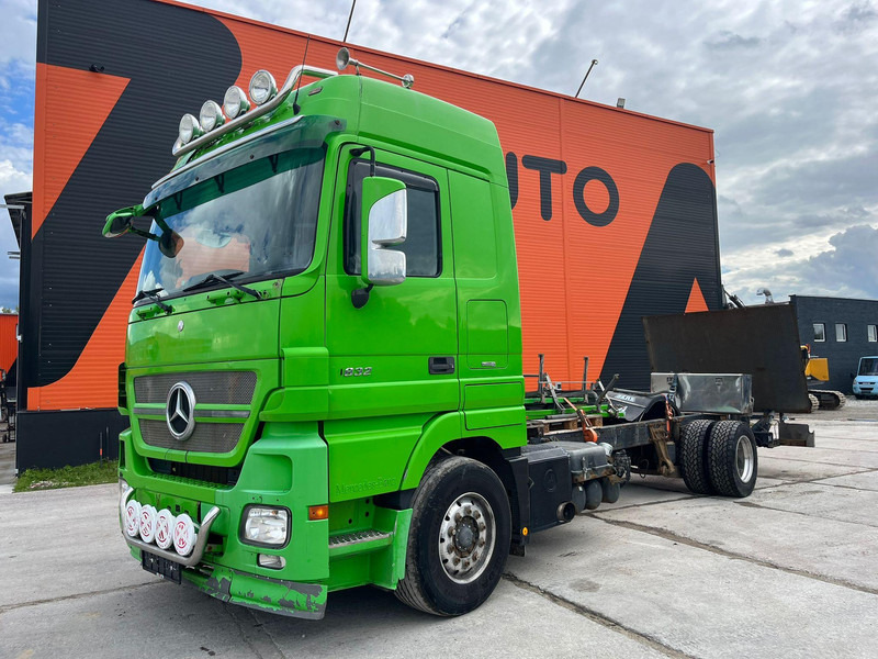 Mercedes-Benz Actros 1832 4x2 V6 ENGINE / CHASSIS L=7100 mm - Kamion-šasija: slika Mercedes-Benz Actros 1832 4x2 V6 ENGINE / CHASSIS L=7100 mm - Kamion-šasija Mercedes-Benz Actros 1832 4x2 V6 ENGINE / CHASSIS L=7100 mm - Kamion-šasija: slika Mercedes-Benz Actros 1832 4x2 V6 ENGINE / CHASSIS L=7100 mm - Kamion-šasija