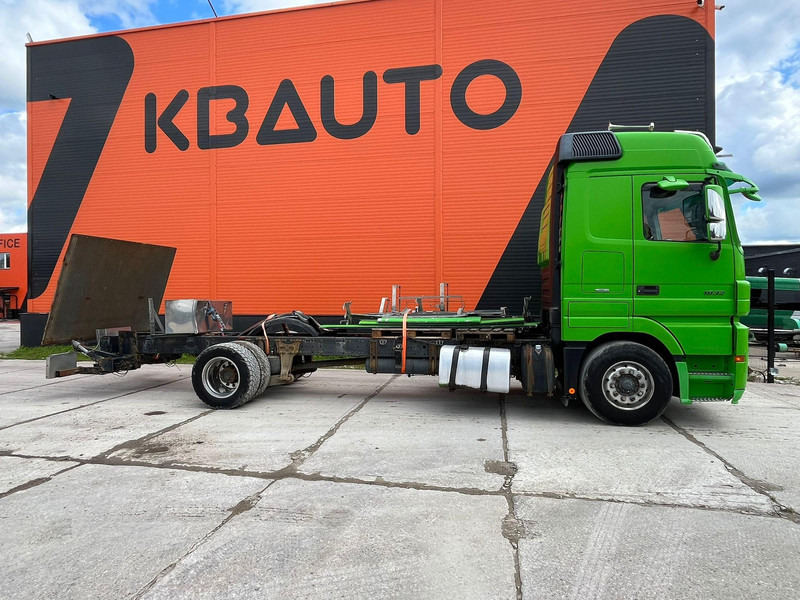 Mercedes-Benz Actros 1832 4x2 V6 ENGINE / CHASSIS L=7100 mm - Kamion-šasija: slika Mercedes-Benz Actros 1832 4x2 V6 ENGINE / CHASSIS L=7100 mm - Kamion-šasija Mercedes-Benz Actros 1832 4x2 V6 ENGINE / CHASSIS L=7100 mm - Kamion-šasija: slika Mercedes-Benz Actros 1832 4x2 V6 ENGINE / CHASSIS L=7100 mm - Kamion-šasija
