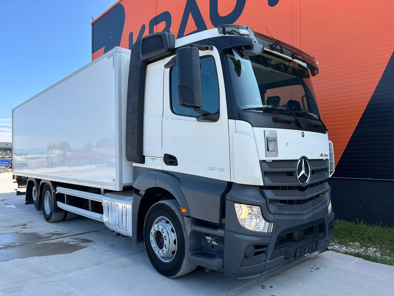 Mercedes-Benz Actros 2545 6x2 BOX L=7526 mm - Kamion sandučar: slika Mercedes-Benz Actros 2545 6x2 BOX L=7526 mm - Kamion sandučar Mercedes-Benz Actros 2545 6x2 BOX L=7526 mm - Kamion sandučar: slika Mercedes-Benz Actros 2545 6x2 BOX L=7526 mm - Kamion sandučar