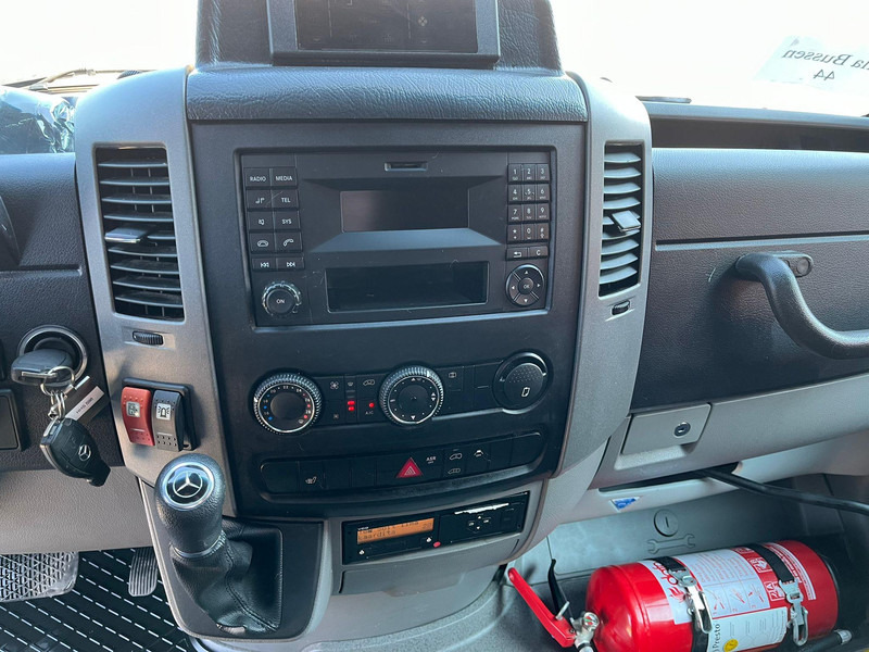 Zakup Mercedes-Benz Sprinter 516 CDI 19 SEATS / AC Mercedes-Benz Sprinter 516 CDI 19 SEATS / AC: slika Zakup Mercedes-Benz Sprinter 516 CDI 19 SEATS / AC Mercedes-Benz Sprinter 516 CDI 19 SEATS / AC