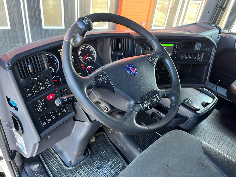 Interior photo 1: Zakup Scania R 490 6x2*4 RETARDER / BOX L=7364 mm Scania R 490 6x2*4 RETARDER / BOX L=7364 mm