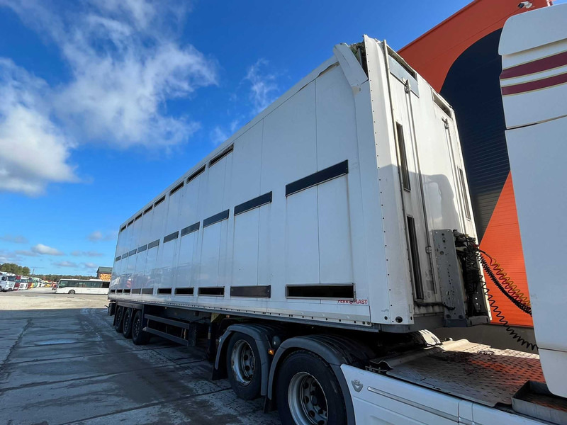 Schmitz Cargobull NKS SCB S3B BOX L=13682 mm - Poluprikolica za prijevoz stoke: slika Schmitz Cargobull NKS SCB S3B BOX L=13682 mm - Poluprikolica za prijevoz stoke Schmitz Cargobull NKS SCB S3B BOX L=13682 mm - Poluprikolica za prijevoz stoke: slika Schmitz Cargobull NKS SCB S3B BOX L=13682 mm - Poluprikolica za prijevoz stoke