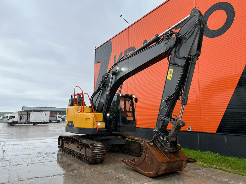 Volvo ECR 235 E CENTRAL LUBRICATION / AC - Bager gusjeničar: slika Volvo ECR 235 E CENTRAL LUBRICATION / AC - Bager gusjeničar Volvo ECR 235 E CENTRAL LUBRICATION / AC - Bager gusjeničar: slika Volvo ECR 235 E CENTRAL LUBRICATION / AC - Bager gusjeničar