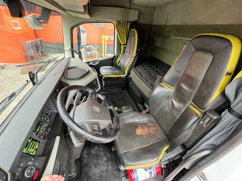 Kamion s otvorenim sandukom, Kamion s kranom Volvo FH 16 600 6x2*4 HIAB 166E-5 HIPRO / PLATFORM L=6309 mm: slika Kamion s otvorenim sandukom, Kamion s kranom Volvo FH 16 600 6x2*4 HIAB 166E-5 HIPRO / PLATFORM L=6309 mm