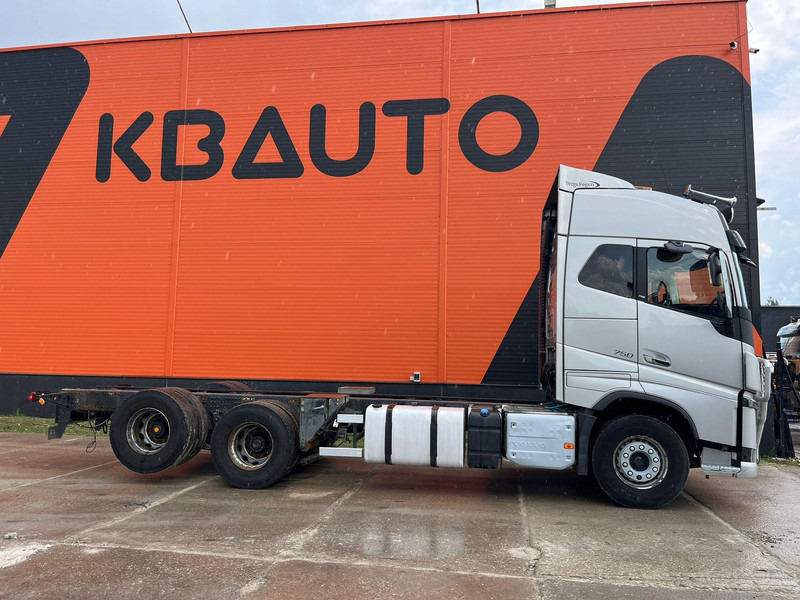Volvo FH 750 6x4 CHASSIS L=6970 / RETARDER / PTO / TANDEM AXLE LIFT - Kamion-šasija: slika Volvo FH 750 6x4 CHASSIS L=6970 / RETARDER / PTO / TANDEM AXLE LIFT - Kamion-šasija Volvo FH 750 6x4 CHASSIS L=6970 / RETARDER / PTO / TANDEM AXLE LIFT - Kamion-šasija: slika Volvo FH 750 6x4 CHASSIS L=6970 / RETARDER / PTO / TANDEM AXLE LIFT - Kamion-šasija