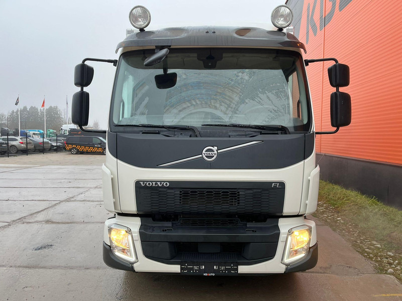 Volvo FL 210 4x2 BOXHEATING / BOX L=8757 mm - Kamion sandučar: slika Volvo FL 210 4x2 BOXHEATING / BOX L=8757 mm - Kamion sandučar Volvo FL 210 4x2 BOXHEATING / BOX L=8757 mm - Kamion sandučar: slika Volvo FL 210 4x2 BOXHEATING / BOX L=8757 mm - Kamion sandučar