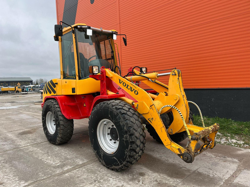 Volvo L 30 B-Z/X 4x4 AC / QUICK COUPLER / BUCKET + FORKS - Utovarivač na kotačima: slika Volvo L 30 B-Z/X 4x4 AC / QUICK COUPLER / BUCKET + FORKS - Utovarivač na kotačima Volvo L 30 B-Z/X 4x4 AC / QUICK COUPLER / BUCKET + FORKS - Utovarivač na kotačima: slika Volvo L 30 B-Z/X 4x4 AC / QUICK COUPLER / BUCKET + FORKS - Utovarivač na kotačima