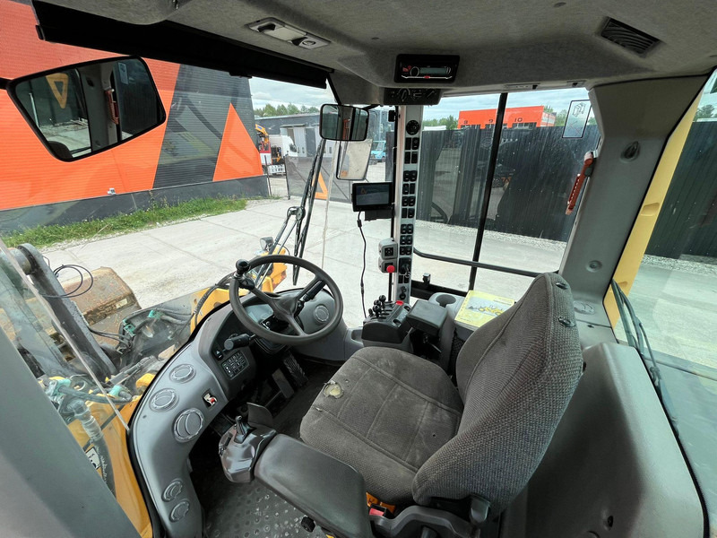 Utovarivač na kotačima Volvo L 90 F 4x4 CENTRAL LUBRICATION / AC: slika Utovarivač na kotačima Volvo L 90 F 4x4 CENTRAL LUBRICATION / AC
