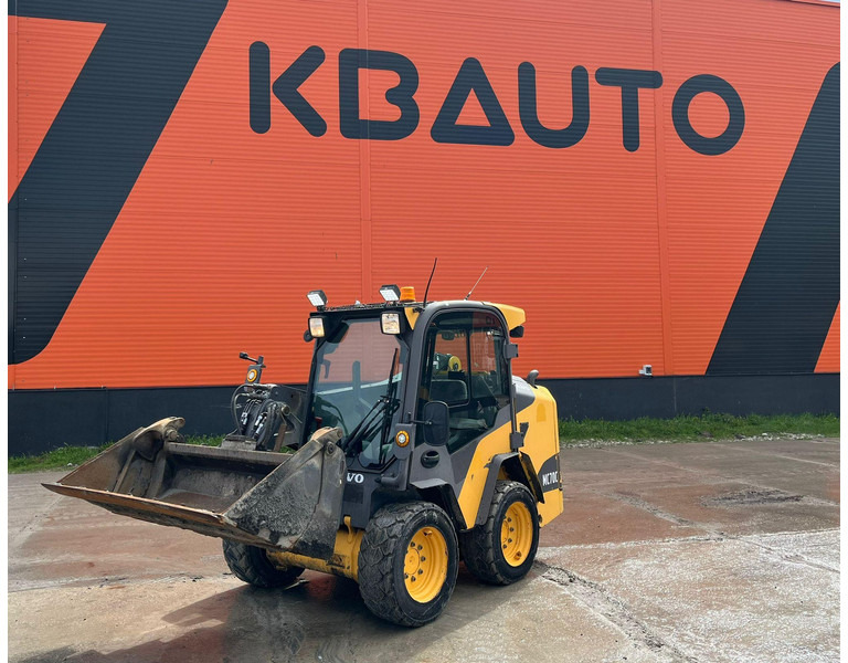 Volvo MC 70 C T4 BRUSH - Utovarivač na kotačima: slika Volvo MC 70 C T4 BRUSH - Utovarivač na kotačima Volvo MC 70 C T4 BRUSH - Utovarivač na kotačima: slika Volvo MC 70 C T4 BRUSH - Utovarivač na kotačima