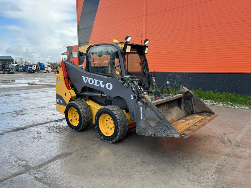 Volvo MC 70 C T4 BRUSH - Utovarivač na kotačima: slika Volvo MC 70 C T4 BRUSH - Utovarivač na kotačima Volvo MC 70 C T4 BRUSH - Utovarivač na kotačima: slika Volvo MC 70 C T4 BRUSH - Utovarivač na kotačima
