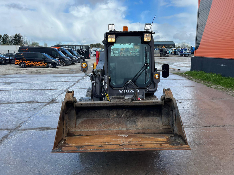 Volvo MC 70 C T4 BRUSH - Utovarivač na kotačima: slika Volvo MC 70 C T4 BRUSH - Utovarivač na kotačima Volvo MC 70 C T4 BRUSH - Utovarivač na kotačima: slika Volvo MC 70 C T4 BRUSH - Utovarivač na kotačima