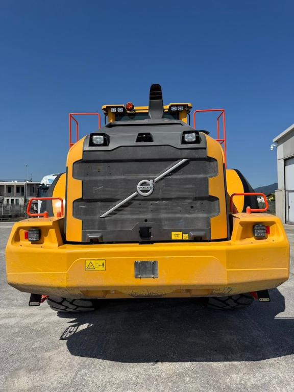 Volvo L180H - Utovarivač na kotačima: slika Volvo L180H - Utovarivač na kotačima Volvo L180H - Utovarivač na kotačima: slika Volvo L180H - Utovarivač na kotačima