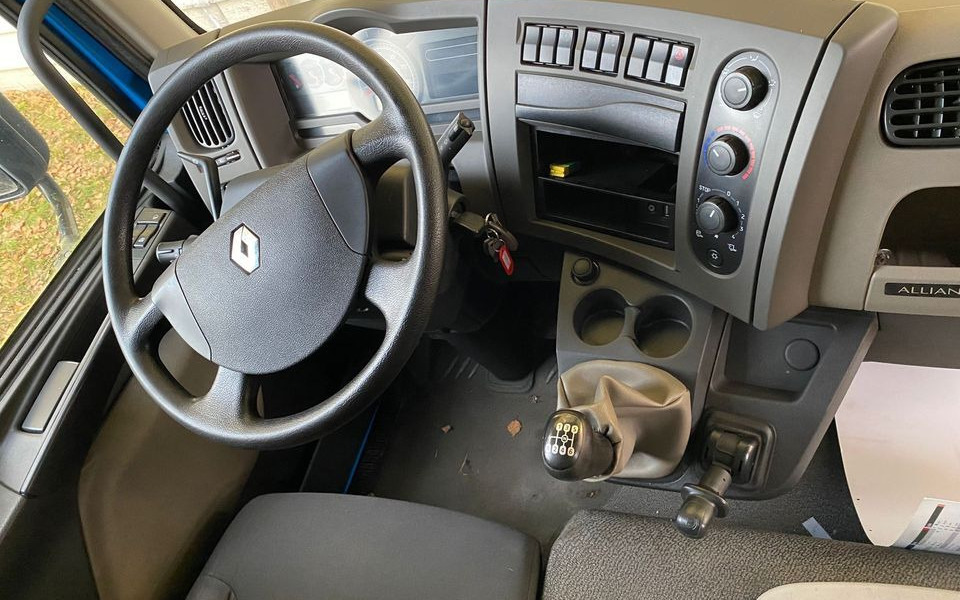 Interior photo 2: Kamion s ceradom Renault 10.180 DXI MIDLUM MANUAL E5 BURTOFIRANA WINDA