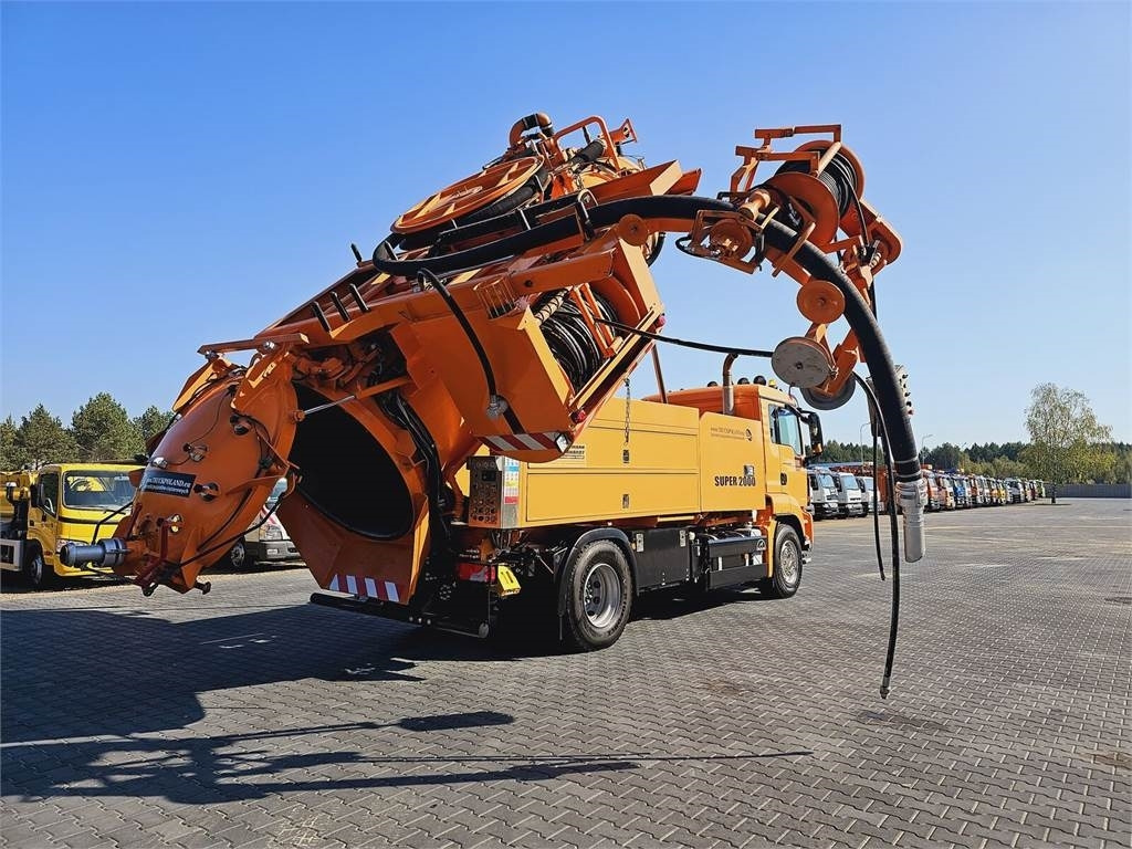 MAN SUPER 2000 4x2 WUKO RECYKLING for collecting liqui - Vakum kamion: slika MAN SUPER 2000 4x2 WUKO RECYKLING for collecting liqui - Vakum kamion MAN SUPER 2000 4x2 WUKO RECYKLING for collecting liqui - Vakum kamion: slika MAN SUPER 2000 4x2 WUKO RECYKLING for collecting liqui - Vakum kamion