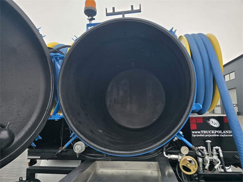 Vakum kamion Mitsubishi RIONED COMBI WUKO: slika Vakum kamion Mitsubishi RIONED COMBI WUKO