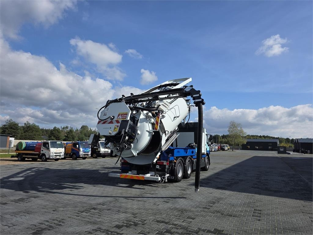 Renault 6x4 WUKO RIVARD RECYTLING for collecting liquid wa - Vakum kamion: slika Renault 6x4 WUKO RIVARD RECYTLING for collecting liquid wa - Vakum kamion Renault 6x4 WUKO RIVARD RECYTLING for collecting liquid wa - Vakum kamion: slika Renault 6x4 WUKO RIVARD RECYTLING for collecting liquid wa - Vakum kamion