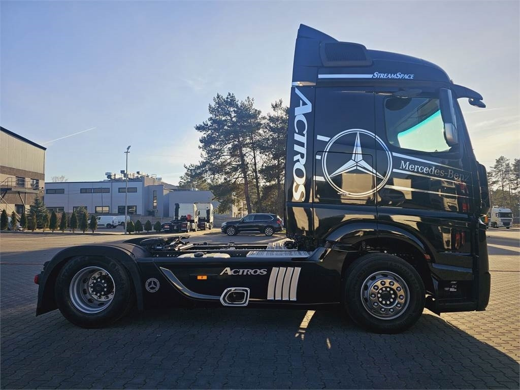 Mercedes-Benz ACTROS 1843 - Tegljač: slika Mercedes-Benz ACTROS 1843 - Tegljač Mercedes-Benz ACTROS 1843 - Tegljač: slika Mercedes-Benz ACTROS 1843 - Tegljač