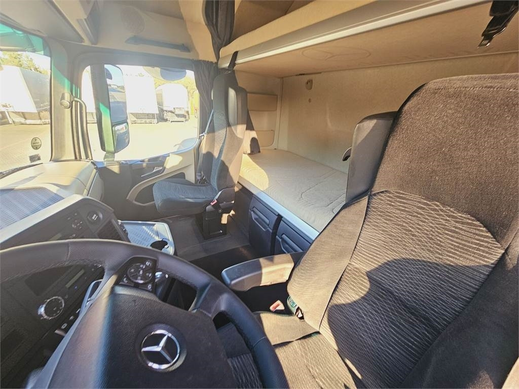 Mercedes-Benz ACTROS 1843 - Tegljač: slika Mercedes-Benz ACTROS 1843 - Tegljač Mercedes-Benz ACTROS 1843 - Tegljač: slika Mercedes-Benz ACTROS 1843 - Tegljač