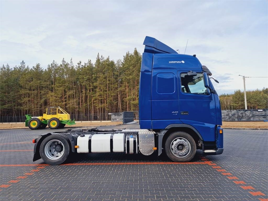 Volvo FH 13 440 - Tegljač: slika Volvo FH 13 440 - Tegljač Volvo FH 13 440 - Tegljač: slika Volvo FH 13 440 - Tegljač