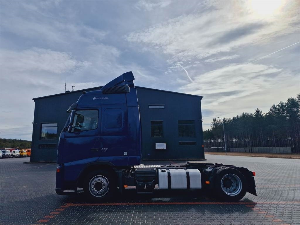 Volvo FH 13 440 - Tegljač: slika Volvo FH 13 440 - Tegljač Volvo FH 13 440 - Tegljač: slika Volvo FH 13 440 - Tegljač