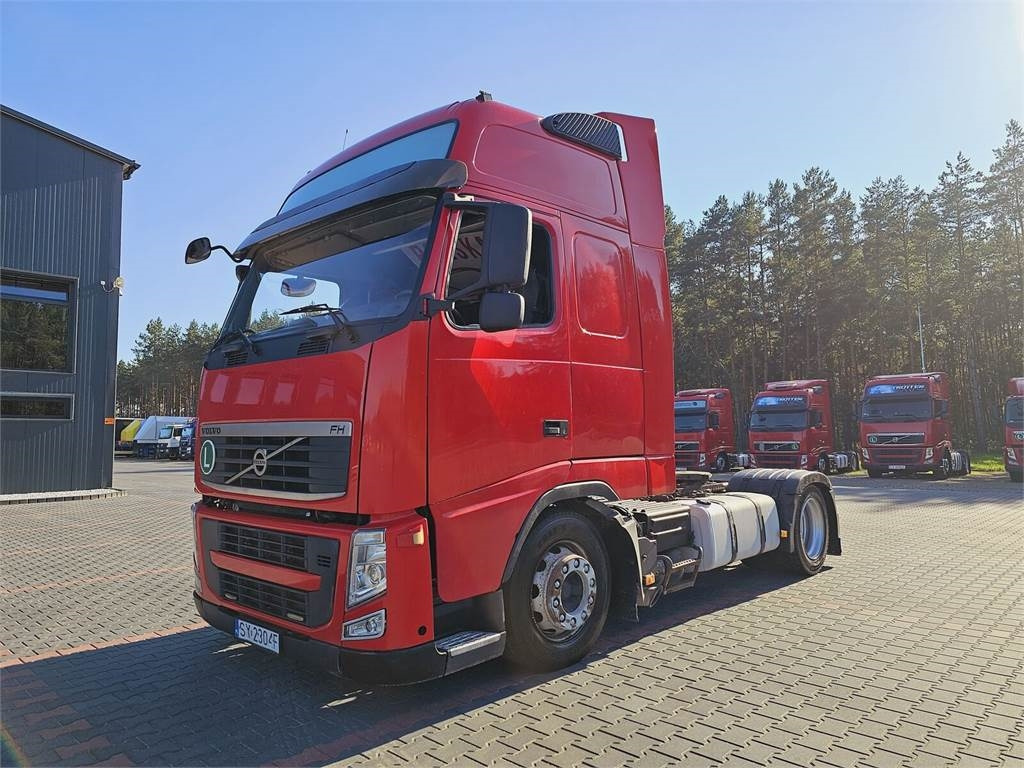 Volvo FH13 XXL MANUAL 420 EURO 5 2011 r MEGA LOW DECK - Tegljač: slika Volvo FH13 XXL MANUAL 420 EURO 5 2011 r MEGA LOW DECK - Tegljač Volvo FH13 XXL MANUAL 420 EURO 5 2011 r MEGA LOW DECK - Tegljač: slika Volvo FH13 XXL MANUAL 420 EURO 5 2011 r MEGA LOW DECK - Tegljač
