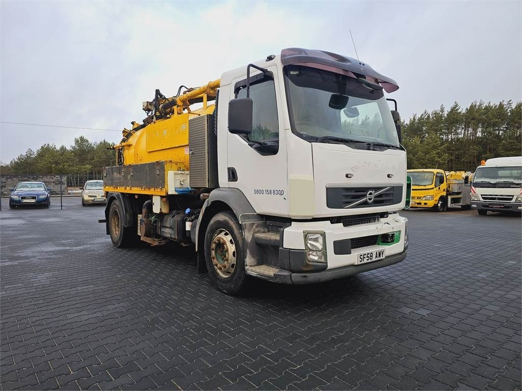 Volvo FULLER TANKERS 2008 WUKO for collecting liquid was - Vakum kamion: slika Volvo FULLER TANKERS 2008 WUKO for collecting liquid was - Vakum kamion Volvo FULLER TANKERS 2008 WUKO for collecting liquid was - Vakum kamion: slika Volvo FULLER TANKERS 2008 WUKO for collecting liquid was - Vakum kamion