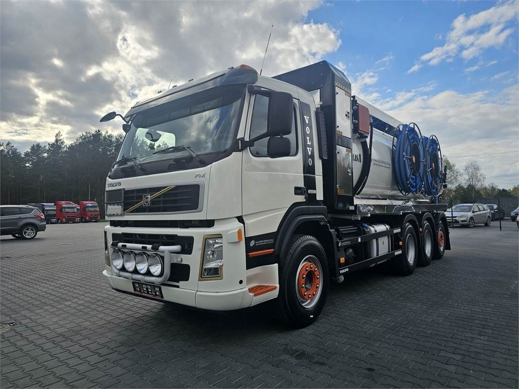 Volvo WUKO ADR ROLBA FOR CLEANING CHANNELS COMBI - Vakum kamion: slika Volvo WUKO ADR ROLBA FOR CLEANING CHANNELS COMBI - Vakum kamion Volvo WUKO ADR ROLBA FOR CLEANING CHANNELS COMBI - Vakum kamion: slika Volvo WUKO ADR ROLBA FOR CLEANING CHANNELS COMBI - Vakum kamion