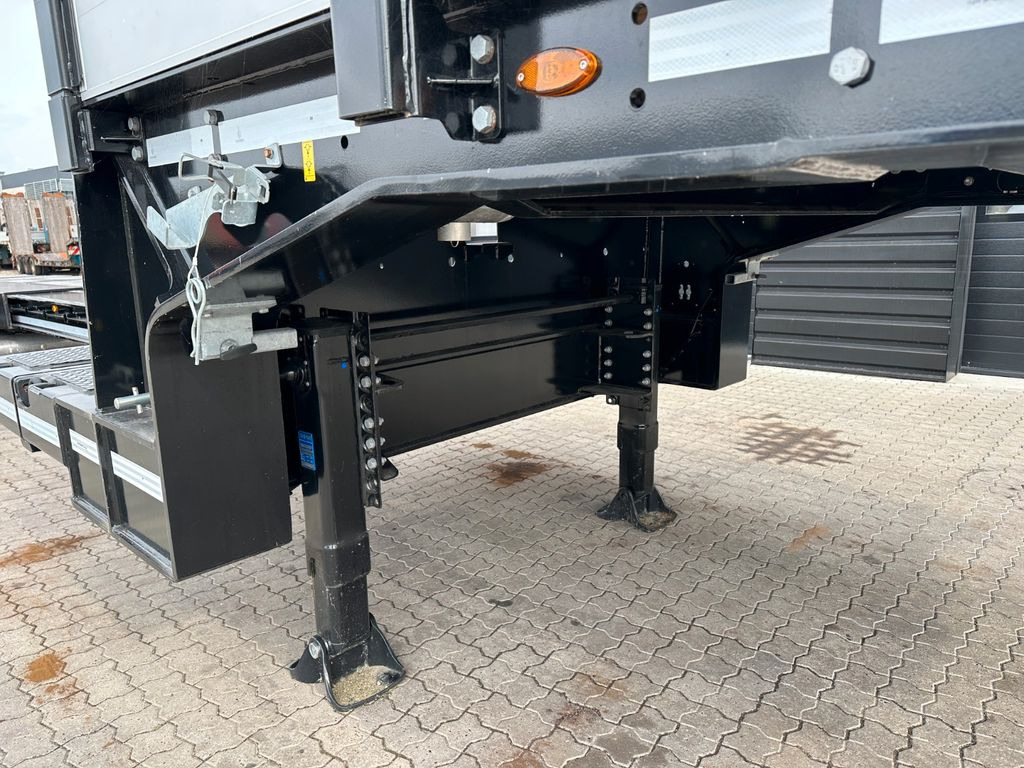 Faymonville 3 achs Multimax Tieflader / Kurze model Faymonville 3 achs Multimax Tieflader / Kurze model - Poluprikolica s niskim utovarivačem: slika Faymonville 3 achs Multimax Tieflader / Kurze model Faymonville 3 achs Multimax Tieflader / Kurze model - Poluprikolica s niskim utovarivačem Faymonville 3 achs Multimax Tieflader / Kurze model Faymonville 3 achs Multimax Tieflader / Kurze model - Poluprikolica s niskim utovarivačem: slika Faymonville 3 achs Multimax Tieflader / Kurze model Faymonville 3 achs Multimax Tieflader / Kurze model - Poluprikolica s niskim utovarivačem