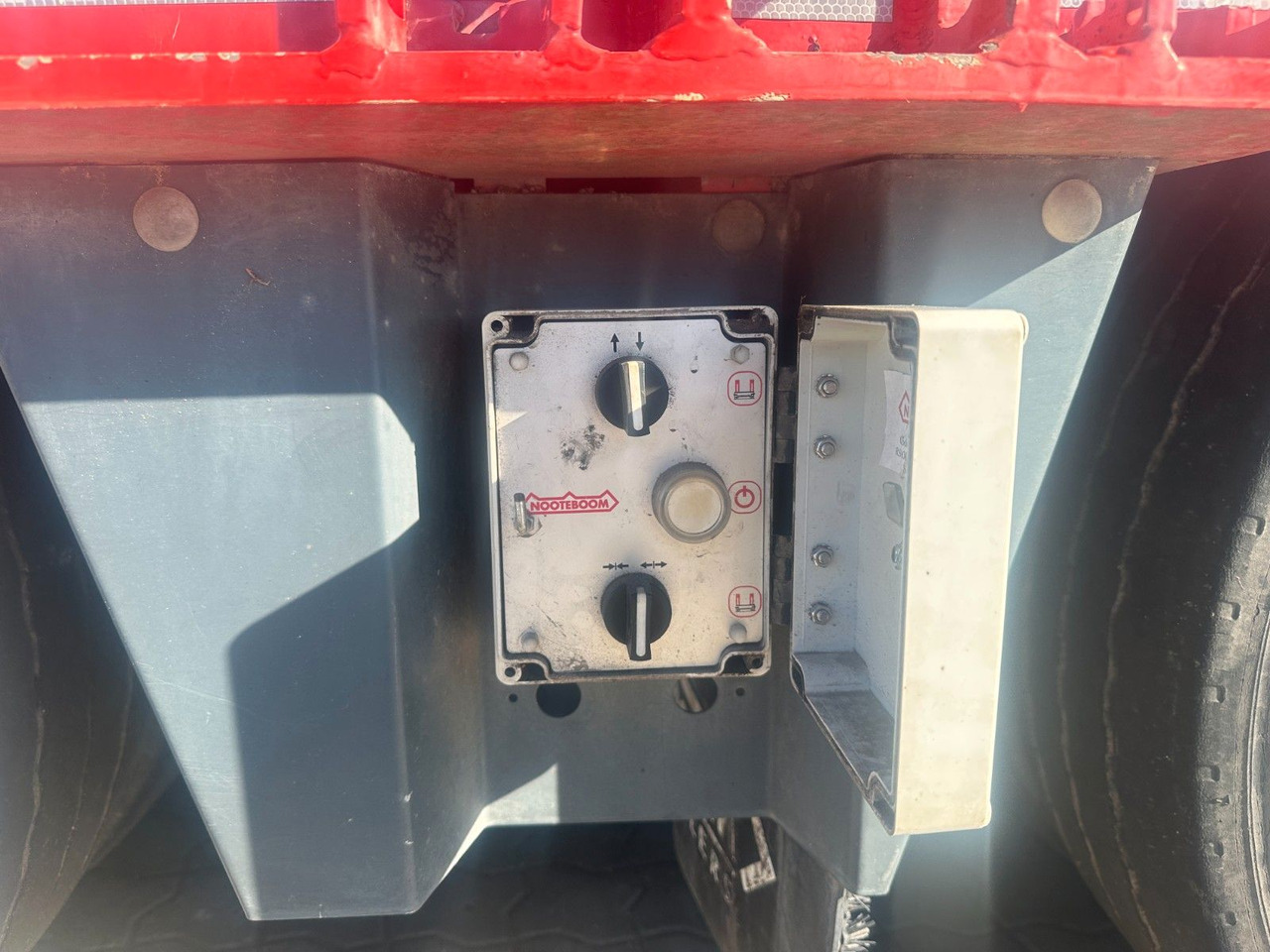 Prikolica s niskim utovarivačem Nooteboom 4 achs anhänger / Doppelt rampen: slika Prikolica s niskim utovarivačem Nooteboom 4 achs anhänger / Doppelt rampen