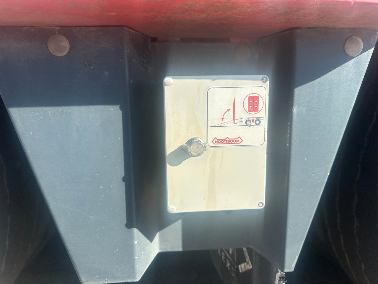 Nooteboom 4 achs anhänger / Doppelt rampen - Prikolica s niskim utovarivačem: slika Nooteboom 4 achs anhänger / Doppelt rampen - Prikolica s niskim utovarivačem Nooteboom 4 achs anhänger / Doppelt rampen - Prikolica s niskim utovarivačem: slika Nooteboom 4 achs anhänger / Doppelt rampen - Prikolica s niskim utovarivačem