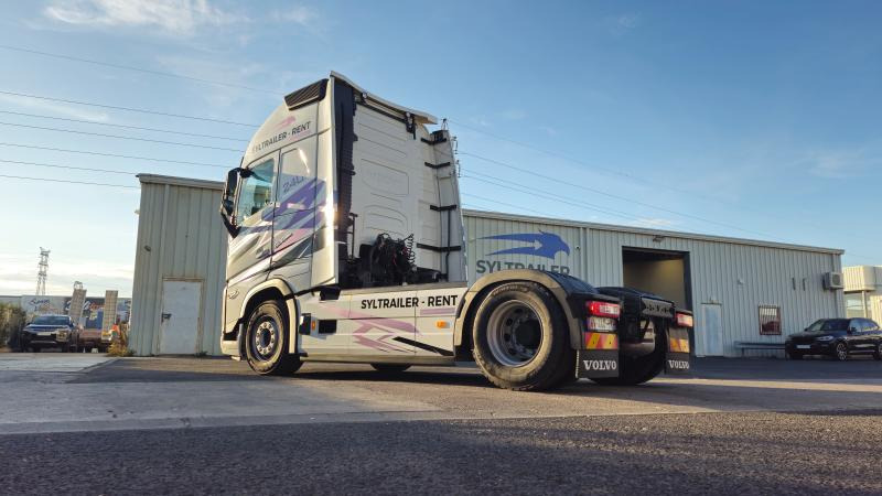 Volvo FH 500 AERO Globetrotter XXL (Location / Rent) - Tegljač: slika Volvo FH 500 AERO Globetrotter XXL (Location / Rent) - Tegljač Volvo FH 500 AERO Globetrotter XXL (Location / Rent) - Tegljač: slika Volvo FH 500 AERO Globetrotter XXL (Location / Rent) - Tegljač