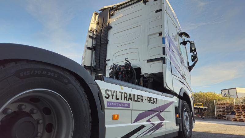 Volvo FH 500 AERO Globetrotter XXL (Location / Rent) - Tegljač: slika Volvo FH 500 AERO Globetrotter XXL (Location / Rent) - Tegljač Volvo FH 500 AERO Globetrotter XXL (Location / Rent) - Tegljač: slika Volvo FH 500 AERO Globetrotter XXL (Location / Rent) - Tegljač