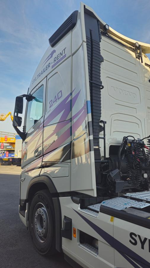 Volvo FH 500 AERO Globetrotter XXL (Location / Rent) - Tegljač: slika Volvo FH 500 AERO Globetrotter XXL (Location / Rent) - Tegljač Volvo FH 500 AERO Globetrotter XXL (Location / Rent) - Tegljač: slika Volvo FH 500 AERO Globetrotter XXL (Location / Rent) - Tegljač