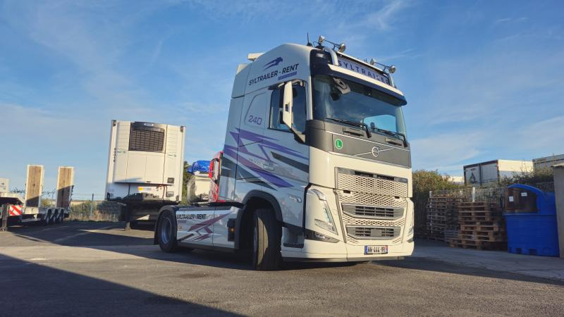 Volvo FH 500 AERO Globetrotter XXL (Location / Rent) - Tegljač: slika Volvo FH 500 AERO Globetrotter XXL (Location / Rent) - Tegljač Volvo FH 500 AERO Globetrotter XXL (Location / Rent) - Tegljač: slika Volvo FH 500 AERO Globetrotter XXL (Location / Rent) - Tegljač