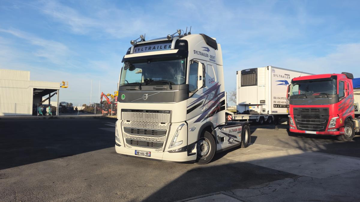 Volvo FH 500 Globetrotter XXL (Location / Rent) - Tegljač: slika Volvo FH 500 Globetrotter XXL (Location / Rent) - Tegljač Volvo FH 500 Globetrotter XXL (Location / Rent) - Tegljač: slika Volvo FH 500 Globetrotter XXL (Location / Rent) - Tegljač