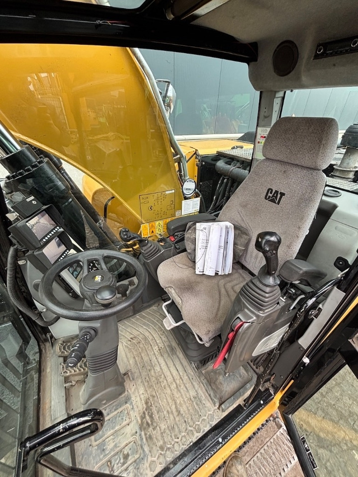 Bager na kotačima CAT CAT M 322 F - M322 - M 320 - M 318: slika Bager na kotačima CAT CAT M 322 F - M322 - M 320 - M 318