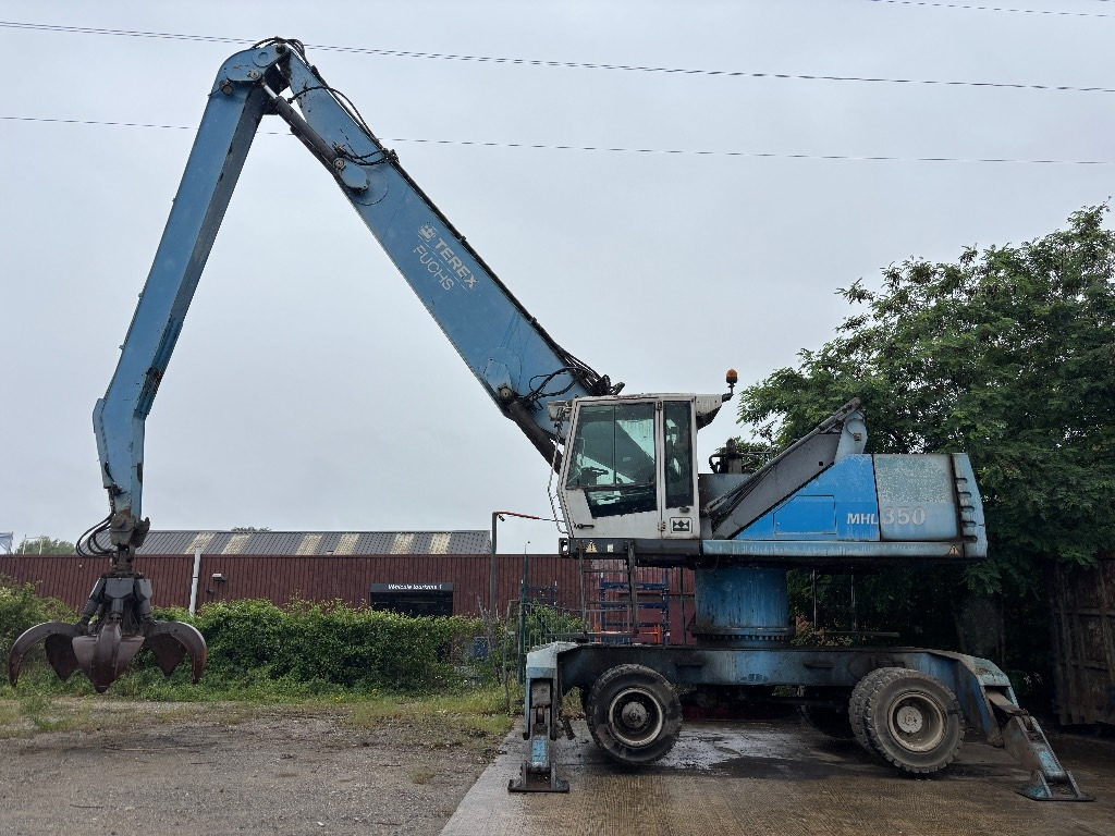 Fuchs MHL350D - 1 Meter Pylon - Stroj za rukovanje otpadom: slika Fuchs MHL350D - 1 Meter Pylon - Stroj za rukovanje otpadom Fuchs MHL350D - 1 Meter Pylon - Stroj za rukovanje otpadom: slika Fuchs MHL350D - 1 Meter Pylon - Stroj za rukovanje otpadom