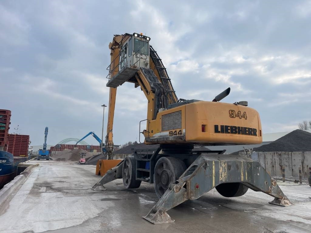 Stroj za rukovanje otpadom Liebherr A 944 C HD: slika Stroj za rukovanje otpadom Liebherr A 944 C HD