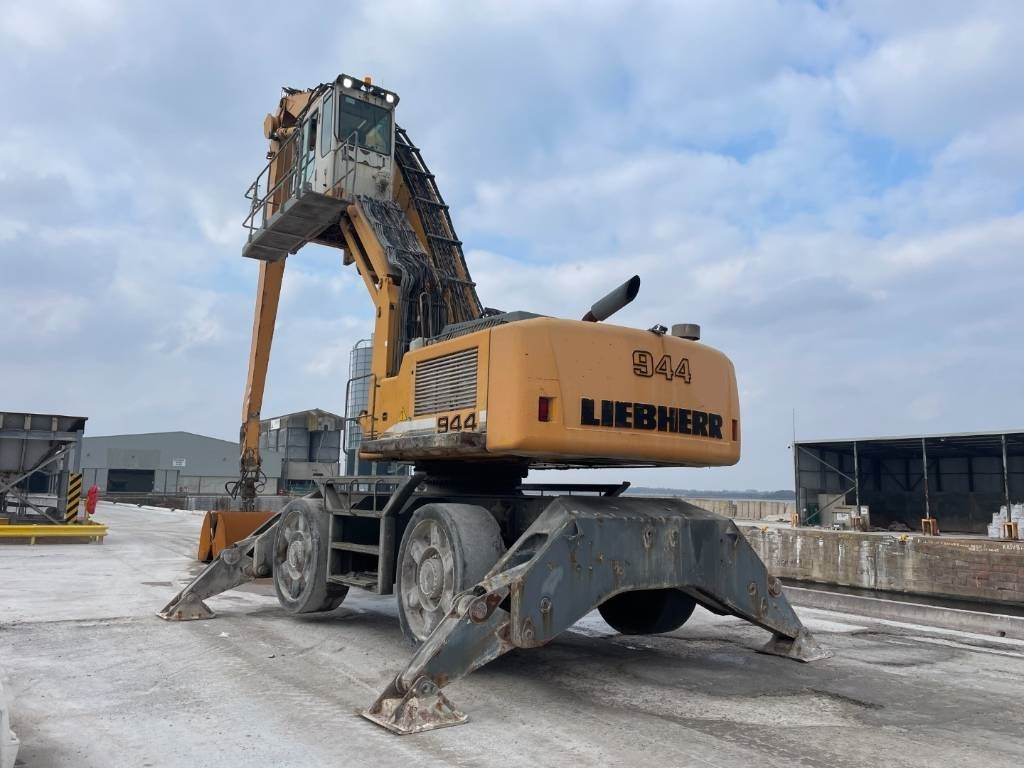Liebherr A 944 C HD - Stroj za rukovanje otpadom: slika Liebherr A 944 C HD - Stroj za rukovanje otpadom Liebherr A 944 C HD - Stroj za rukovanje otpadom: slika Liebherr A 944 C HD - Stroj za rukovanje otpadom