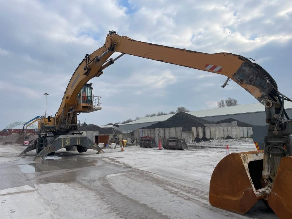 Stroj za rukovanje otpadom Liebherr A 944 C HD: slika Stroj za rukovanje otpadom Liebherr A 944 C HD