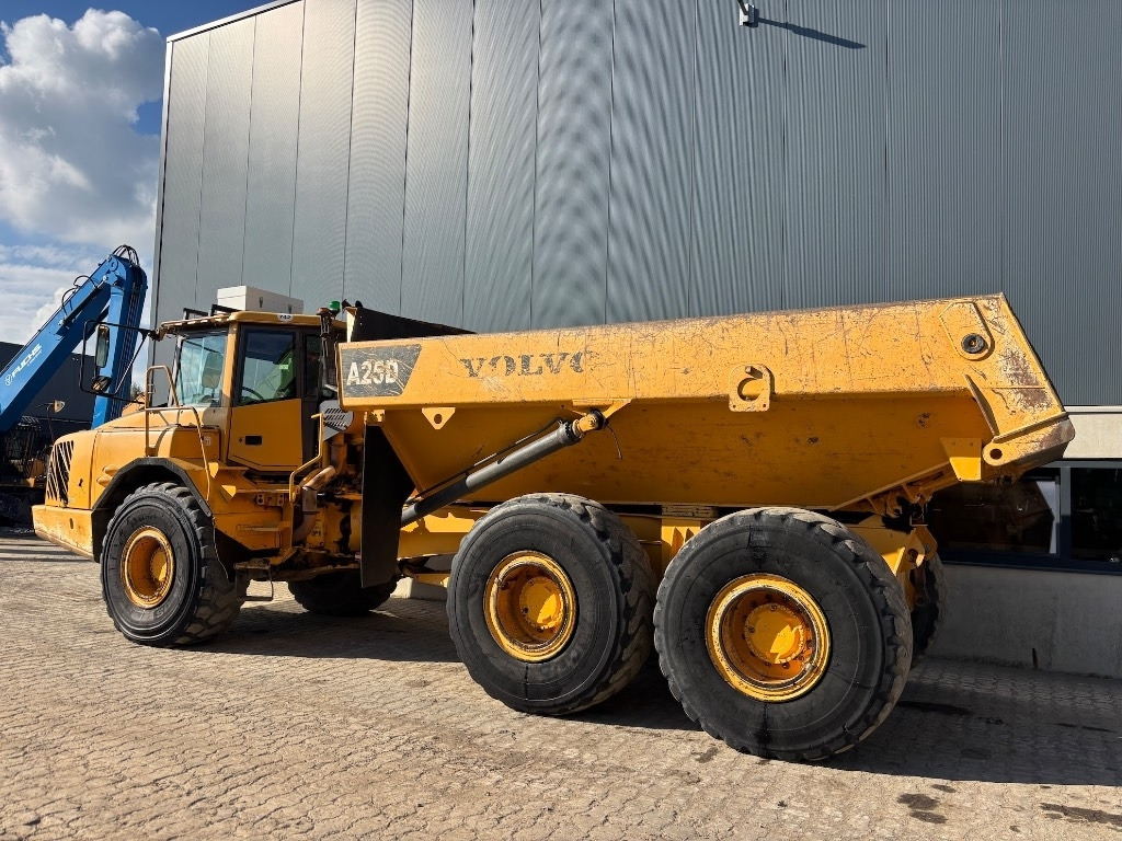 Volvo A 25 D - Zglobni istovarivač: slika Volvo A 25 D - Zglobni istovarivač Volvo A 25 D - Zglobni istovarivač: slika Volvo A 25 D - Zglobni istovarivač