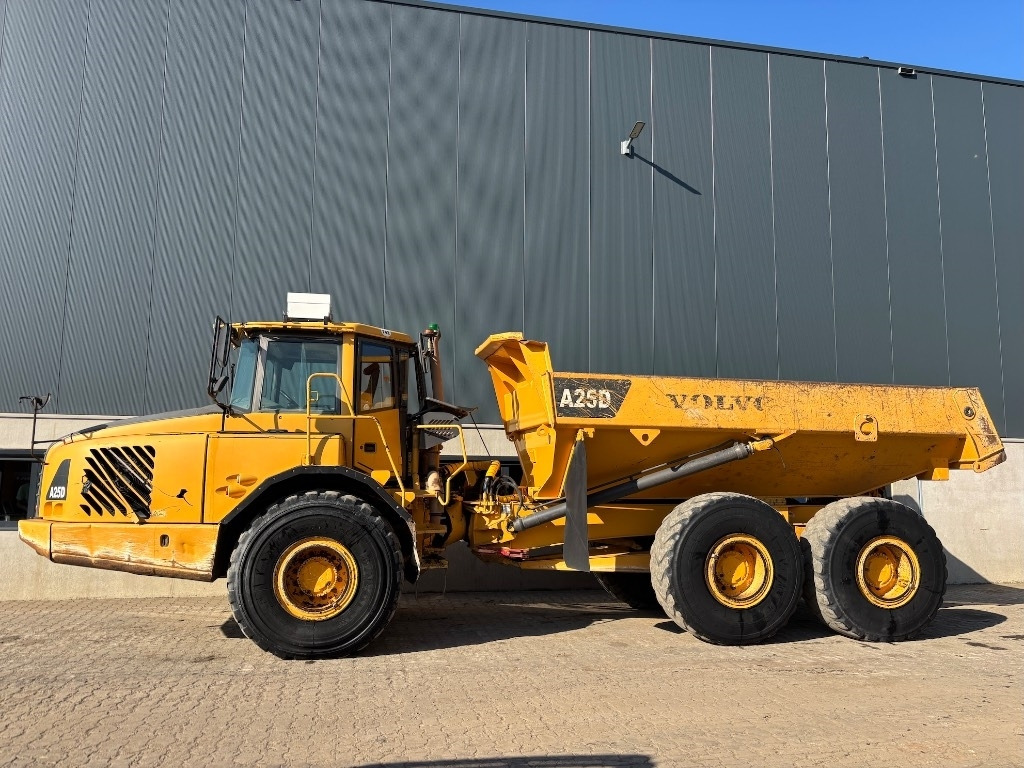 Volvo A 25 D - Zglobni istovarivač: slika Volvo A 25 D - Zglobni istovarivač Volvo A 25 D - Zglobni istovarivač: slika Volvo A 25 D - Zglobni istovarivač