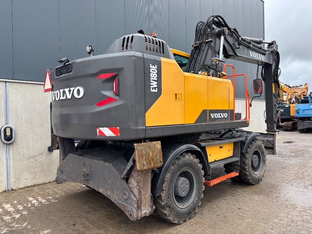 Volvo EW 180 E - EW 200 E - Bager na kotačima: slika Volvo EW 180 E - EW 200 E - Bager na kotačima Volvo EW 180 E - EW 200 E - Bager na kotačima: slika Volvo EW 180 E - EW 200 E - Bager na kotačima