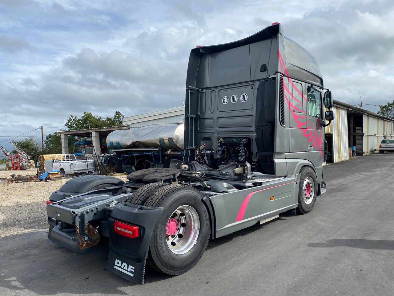 DAF XF 510 Super Space Cab - Tegljač: slika DAF XF 510 Super Space Cab - Tegljač DAF XF 510 Super Space Cab - Tegljač: slika DAF XF 510 Super Space Cab - Tegljač