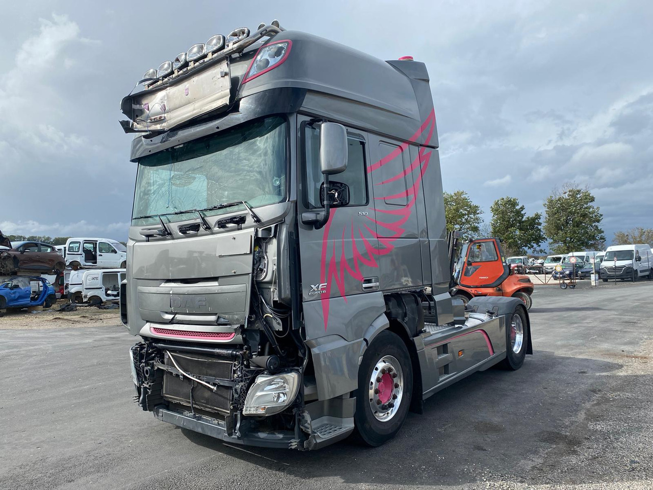 DAF XF 510 Super Space Cab - Tegljač: slika DAF XF 510 Super Space Cab - Tegljač DAF XF 510 Super Space Cab - Tegljač: slika DAF XF 510 Super Space Cab - Tegljač