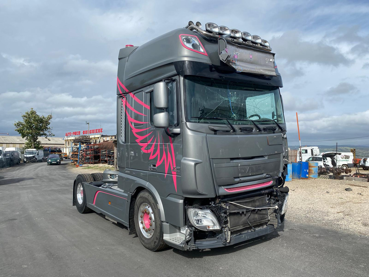 DAF XF 510 Super Space Cab - Tegljač: slika DAF XF 510 Super Space Cab - Tegljač DAF XF 510 Super Space Cab - Tegljač: slika DAF XF 510 Super Space Cab - Tegljač