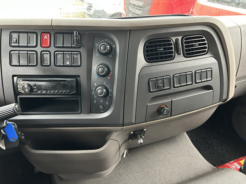 DAF LF 210 FA / 12 Ton / 471 dkm / Curtainside / Loadlift / APK TUV 06-26 - Kamion s ceradom: slika DAF LF 210 FA / 12 Ton / 471 dkm / Curtainside / Loadlift / APK TUV 06-26 - Kamion s ceradom DAF LF 210 FA / 12 Ton / 471 dkm / Curtainside / Loadlift / APK TUV 06-26 - Kamion s ceradom: slika DAF LF 210 FA / 12 Ton / 471 dkm / Curtainside / Loadlift / APK TUV 06-26 - Kamion s ceradom