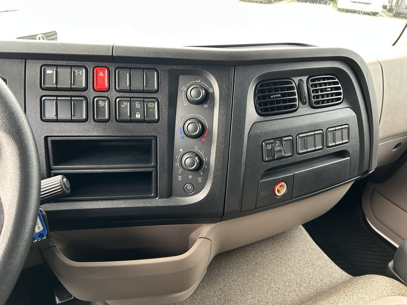 DAF XB 290 FA / 16 Ton / Nieuwe Tacho V2 / Box / Laadklep / APK 12-26 - Kamion sandučar: slika DAF XB 290 FA / 16 Ton / Nieuwe Tacho V2 / Box / Laadklep / APK 12-26 - Kamion sandučar DAF XB 290 FA / 16 Ton / Nieuwe Tacho V2 / Box / Laadklep / APK 12-26 - Kamion sandučar: slika DAF XB 290 FA / 16 Ton / Nieuwe Tacho V2 / Box / Laadklep / APK 12-26 - Kamion sandučar